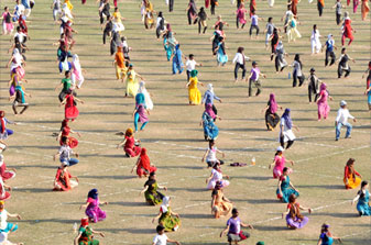 Odissi dancers_l